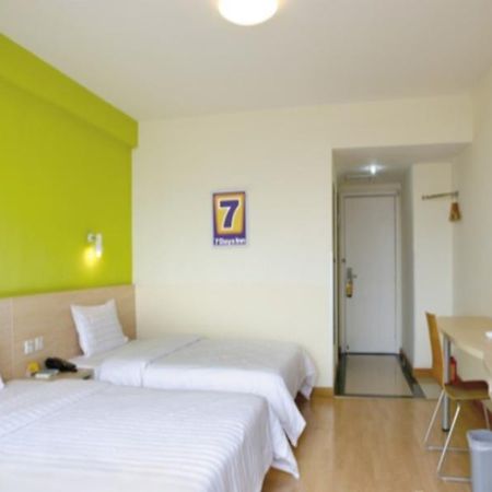 7 Days Inn Guangzhou Tianhe Yantang Metro Branch 外观 照片