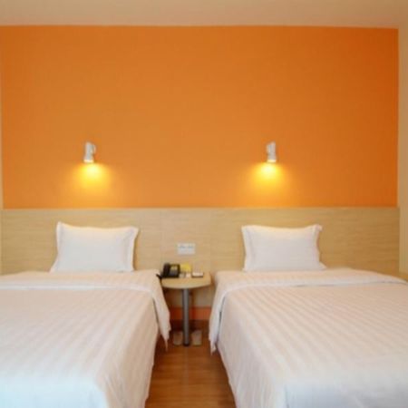 7 Days Inn Guangzhou Tianhe Yantang Metro Branch 外观 照片